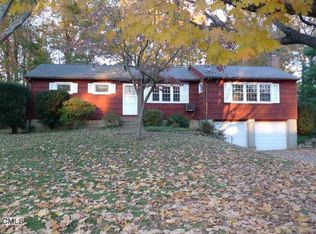 52 Coach Ln, Fairfield, CT 06825