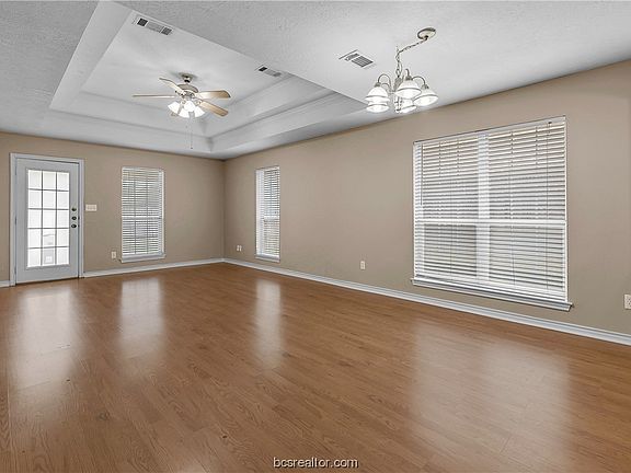 2nd image of 1009 Gardenia St