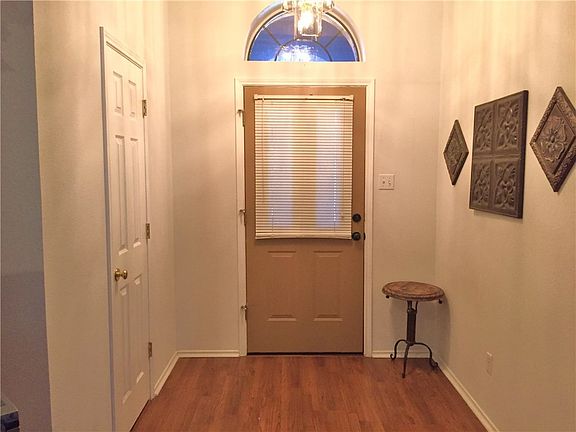 4th image of 813 Heritage Ave