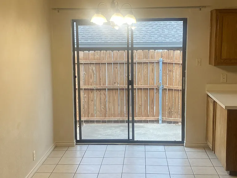 1204 Lindsey Ln #B — Photo 5