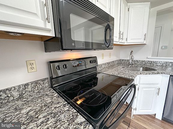 3rd image of 62 Winged Foot Dr