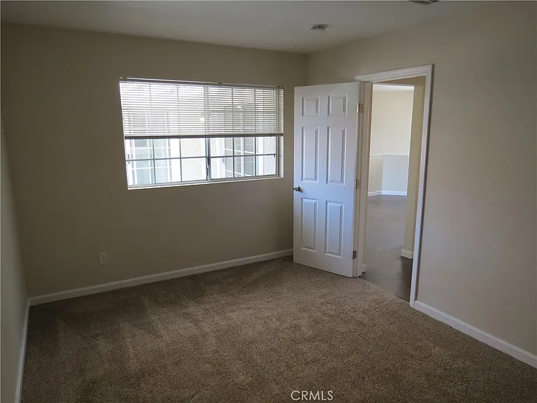 572 N Orange St — Photo 30