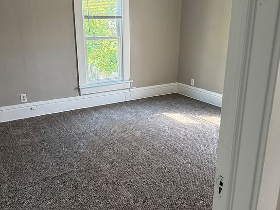 5th image of 1430 W Wood St
