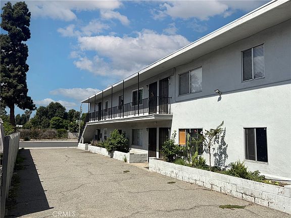 5th image of 3046 Santa Fe Ave