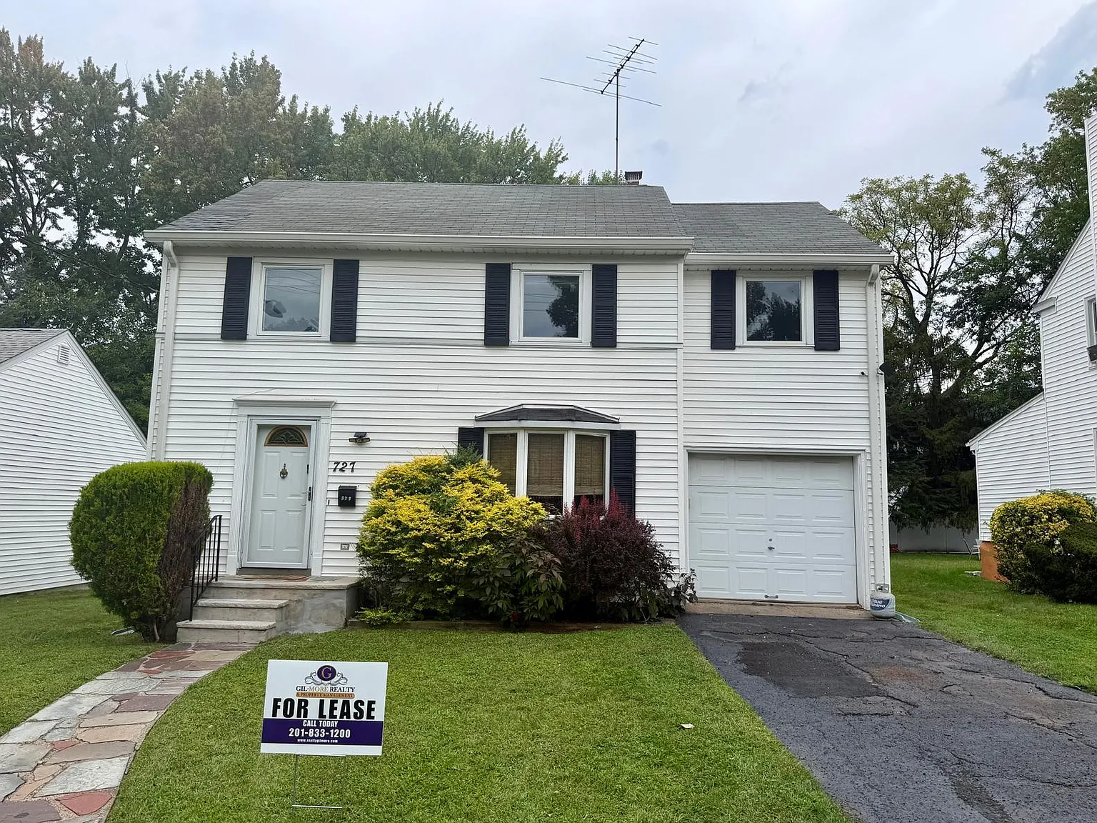3 bed, 2.5 bath, 1438 sqft, $3,900 — Photo 1