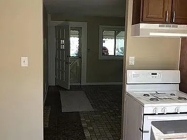 2076 Alberta St — Photo 9