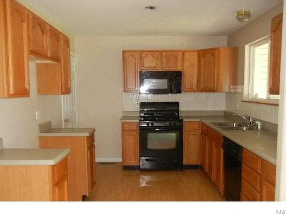 4th image of 915 Hazelvalley Dr