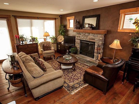 3rd image of 1069 Creekwood Dr