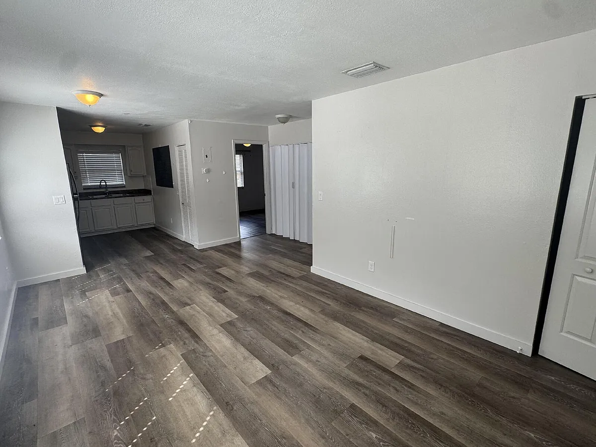 Building Photo - 1711 W Carmen St #B