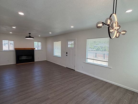 3rd image of 1620 Woodland Ave #1620