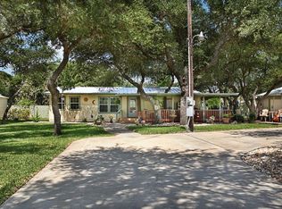 905 Steart St, Rockport, TX 78382