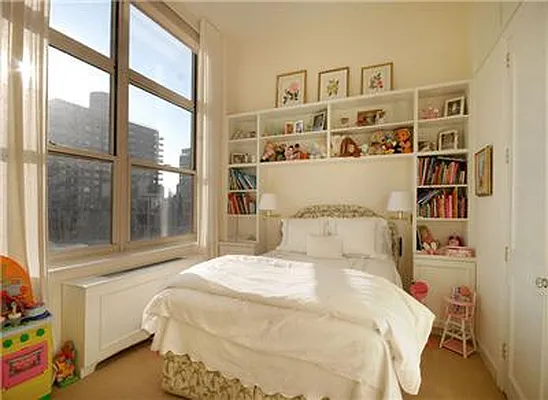 Sold by Warburg | media 12