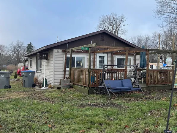 7532 W Lake Park Rd, Warsaw, IN 46582
