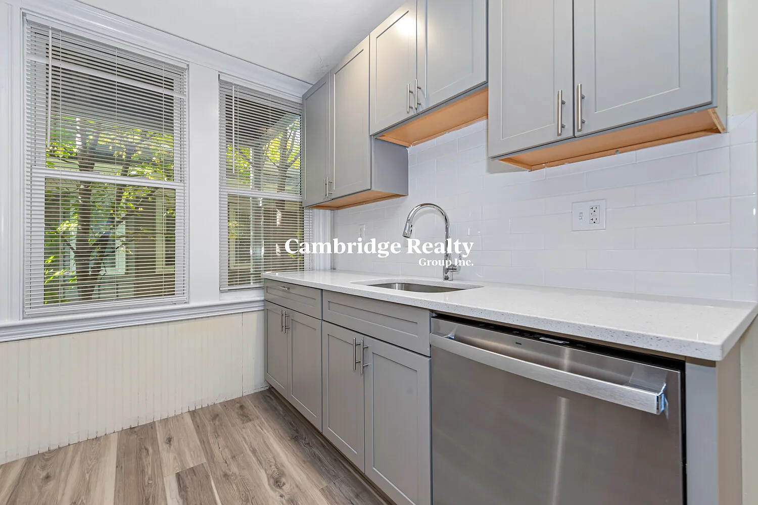 3 bed, 1.0 bath, 920 sqft, $2,995 — Photo 4