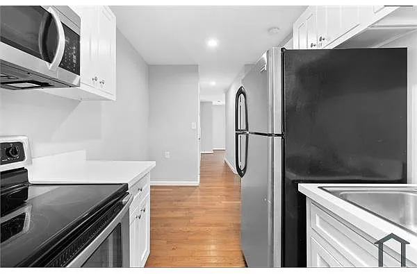 Building Photo - 445 20th St NE