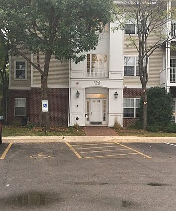 3rd image of 3243 Stratford Ct Unit G-6-8
