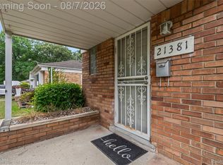 21381 Kipling St, Oak Park, MI 48237