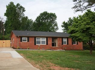 612 Pine Hill Dr, Boiling Springs, SC 29316