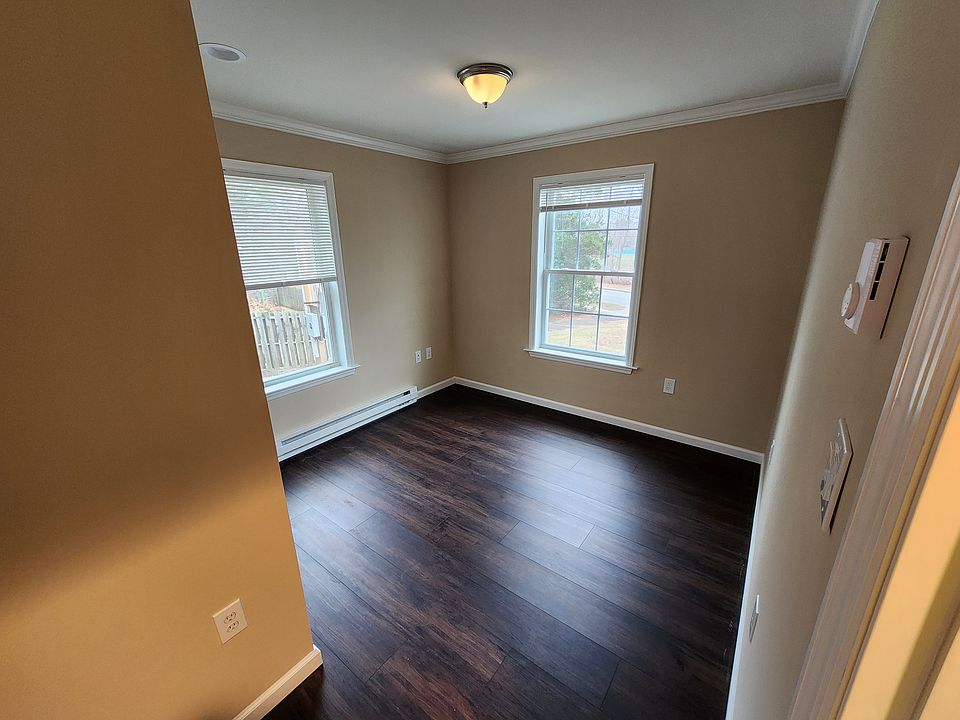 2nd image of 128 Pine St Unit 1