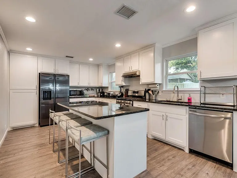 1203 Andrews St — Photo 10