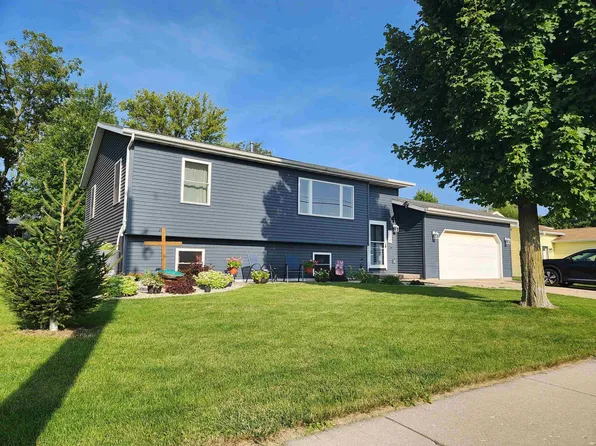 208 Marlboro Ave, Edgerton, WI 53534