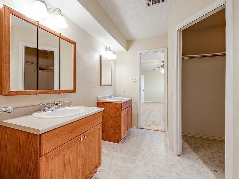 13204 Rampart St — Photo 16