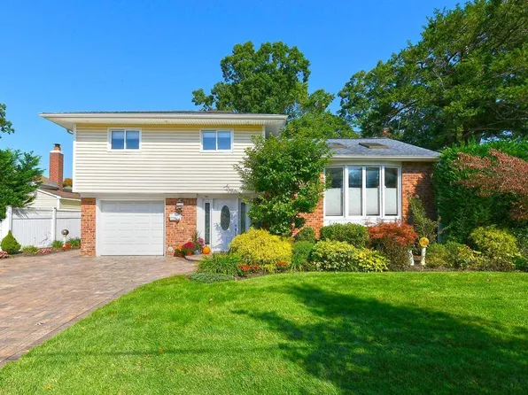 15 Joan Lane, Massapequa Park, NY 11762