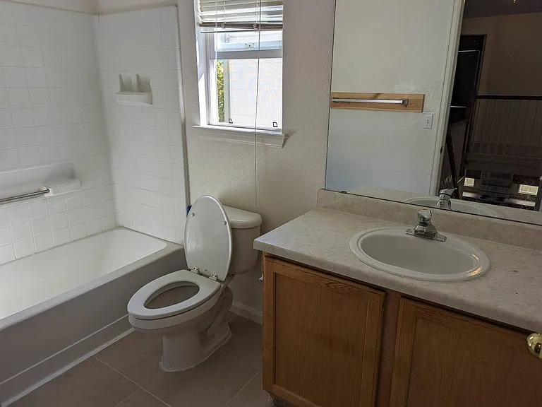 Second floor full bathroom