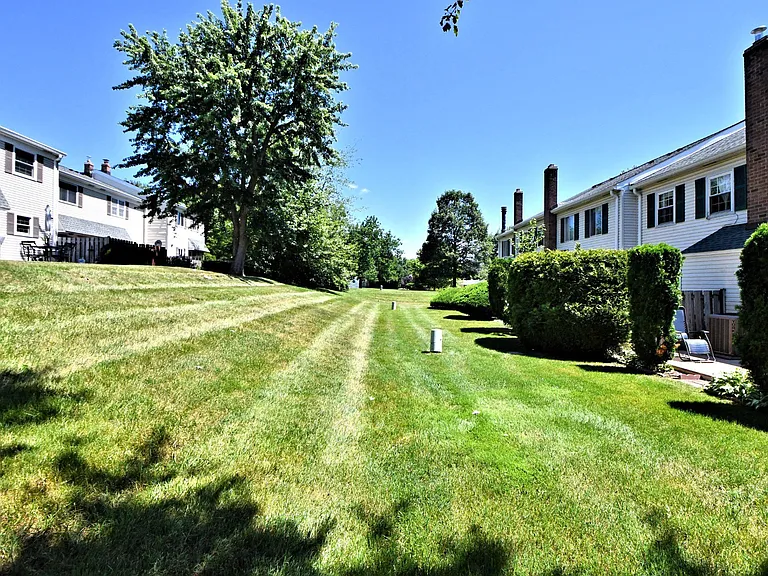 615 Piedmont Ct — Photo 40