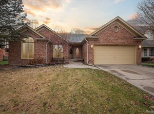 44075 Dunham Ct, Clinton Township, MI