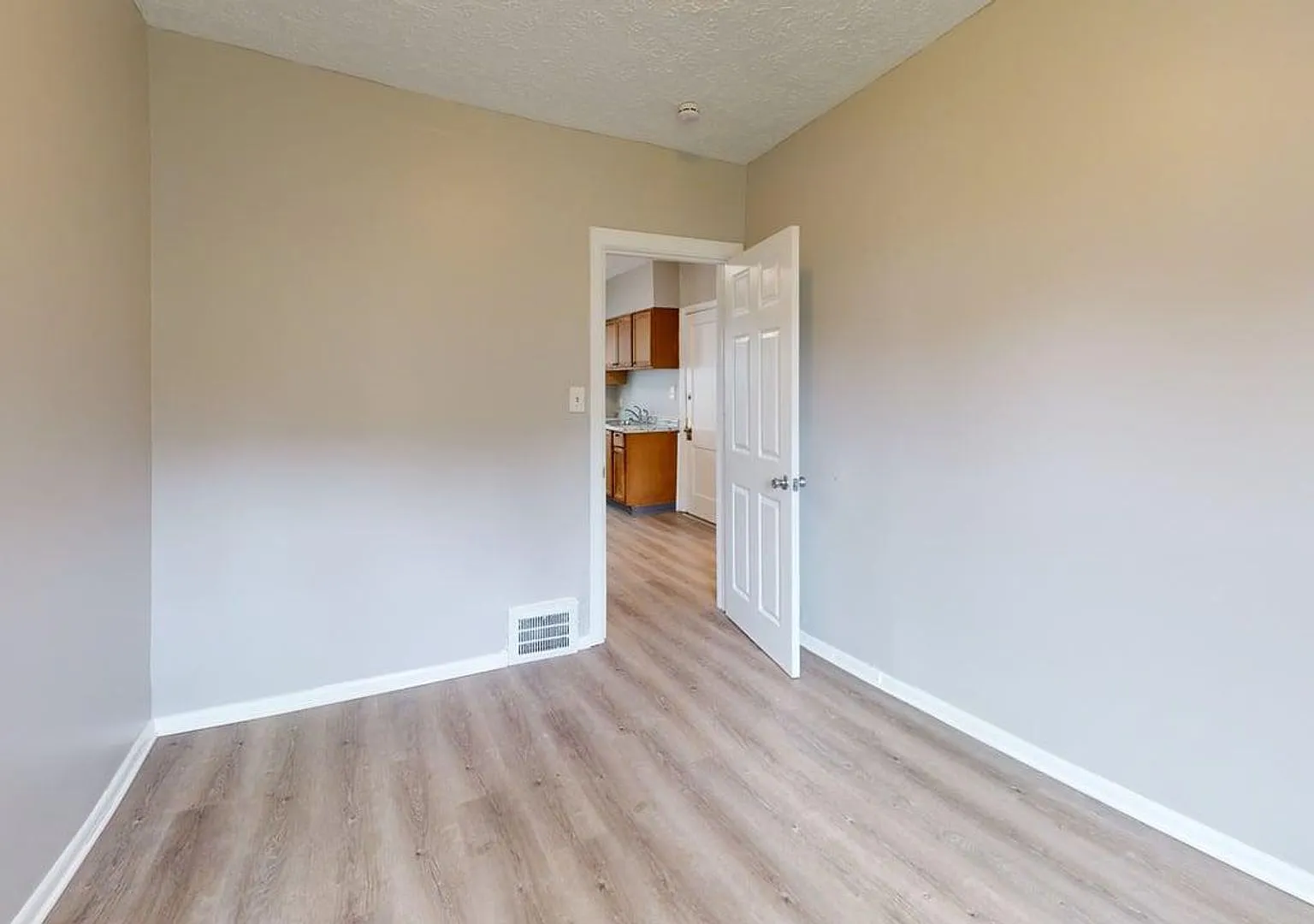 888 Rondel Rd, Cleveland, OH 44110 — Photo 4