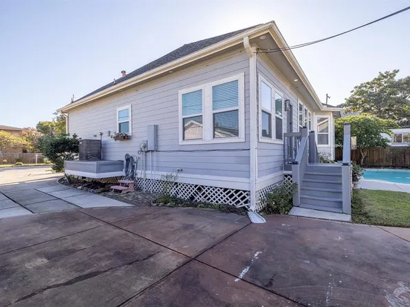 2519 46th St, Galveston, TX 77551