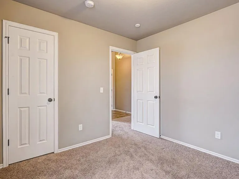 655 SW 37th St — Photo 14