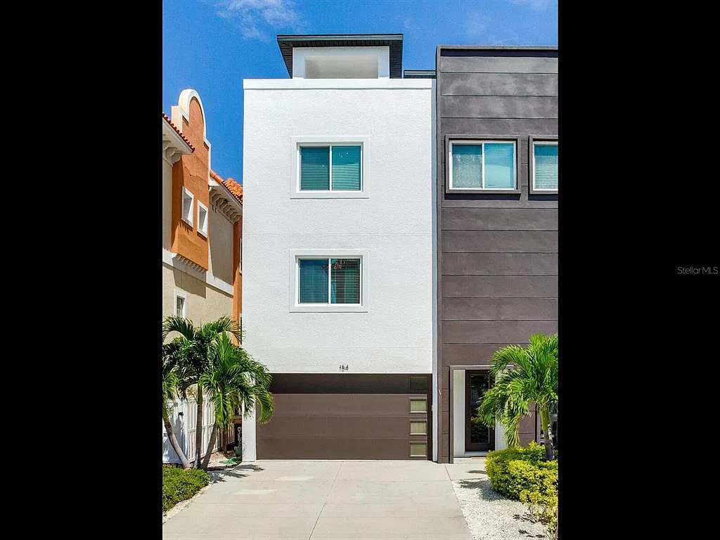 4 bed, 3.0 bath, 2500 sqft, $3,900 — Photo 2