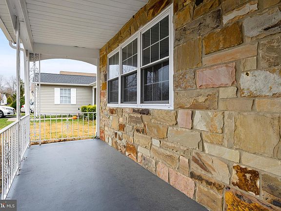 4th image of 63 Marlborough Dr