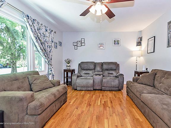 4th image of 14927 Hardtke Dr