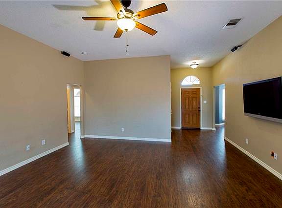 4th image of 5613 Tulip Dr