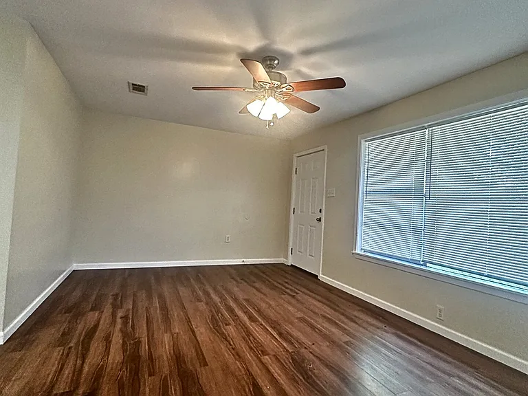 30121 Julia St — Photo 4