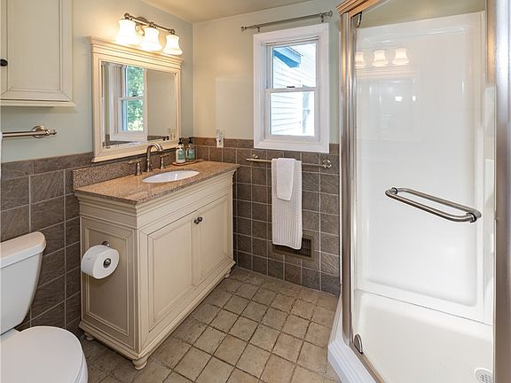 4th image of 436 Lougheed Rd