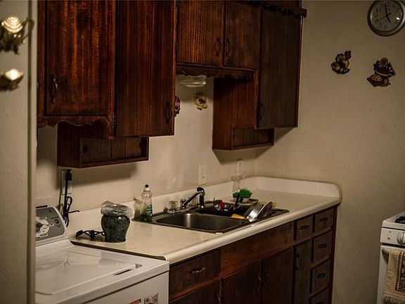 3rd image of 1016 N Chandler Dr