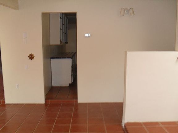 LOOKING TO KITCHEN