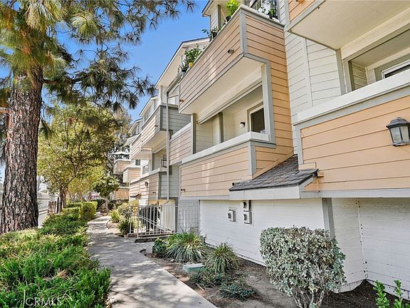 2nd image of 11150 Glenoaks Blvd Unit 309