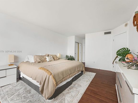 5th image of 2801 NE 183rd St #28011607W