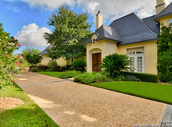 2nd image of 40 Galleria Dr