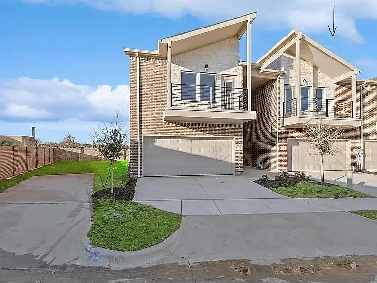5713 Woodlands Dr