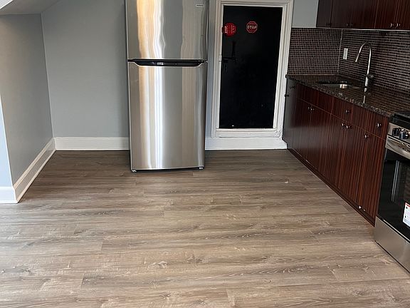 5th image of 301 S Orange Ave #3