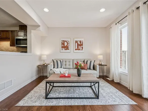 93 Washburn Dr, Guelph, ON N1E 0B3