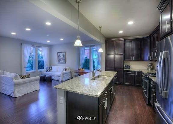 5th image of 1427 NE Park Dr