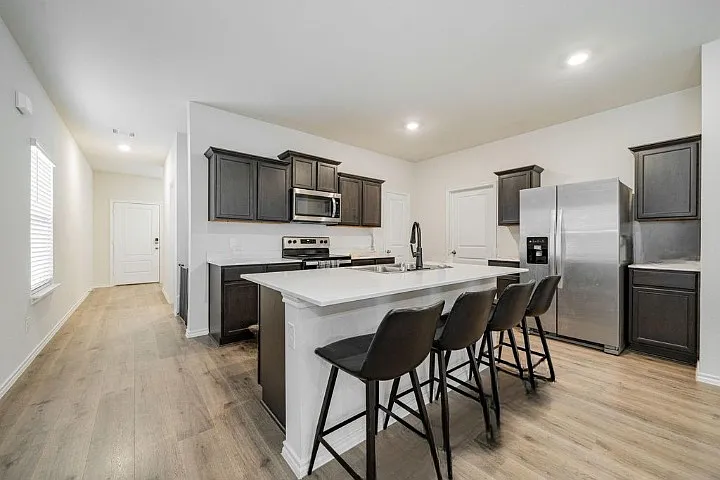 3 bed, 2.5 bath, 1898 sqft, $2,085 — Photo 2