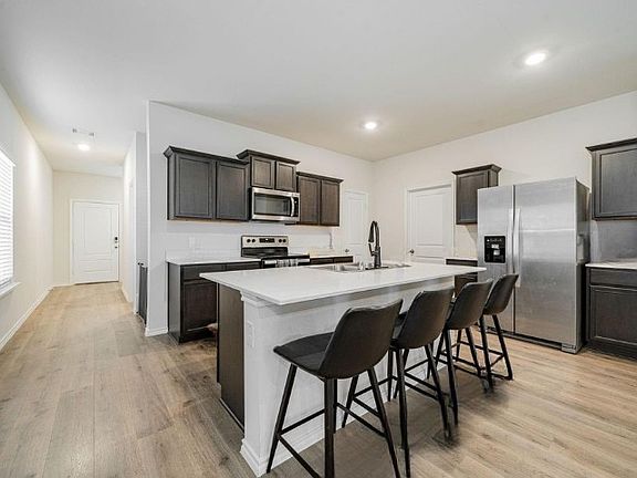 2nd image of 1415 Trillium Ln